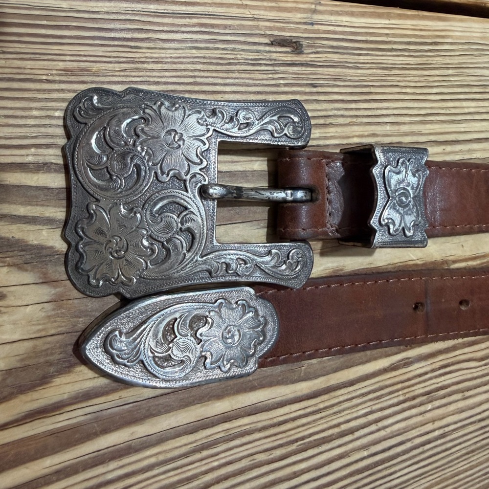 VTG 1994 western leather belt. Size small. Made in USA.
